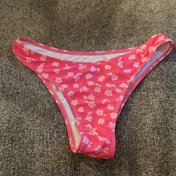 ๐5/$25๐ Pink Small Bikini bottoms - Picture 2 of 5